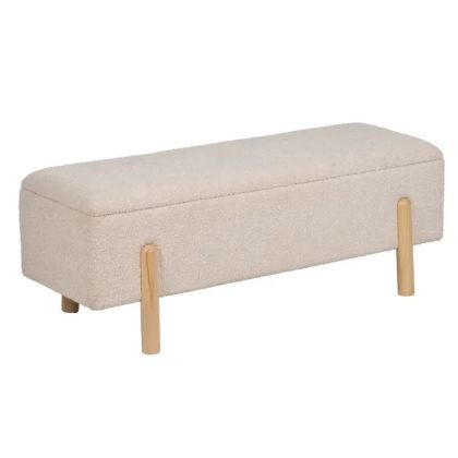 Banco asiento y baúl contemporáneo en estructura de DM, tapizado en tejido crema y patas de madera natural.
