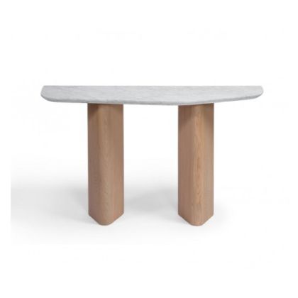 Consola nórdica moderna con sobre de mármol blanco y dos patas en madera de roble natural.
