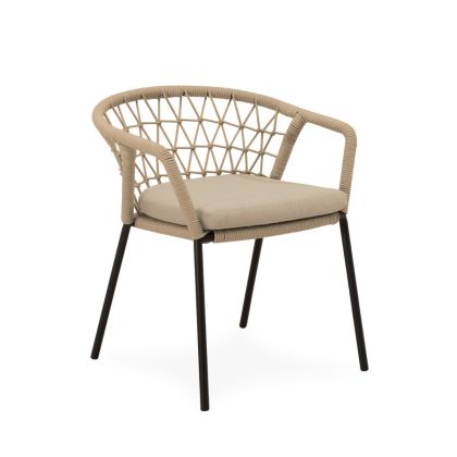 Silla de exterior étnica en acero galvanizado negro, cuerda y cojín en tejido beige.