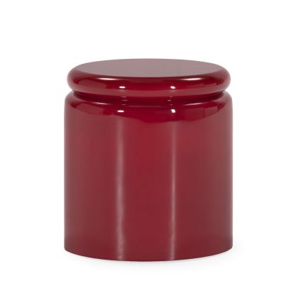 Mesa auxiliar en madera rojo brillante.