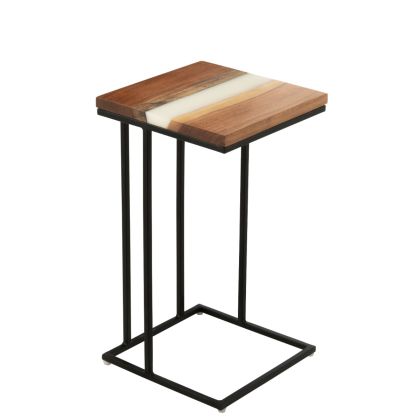 Mesa auxiliar en madera de acacia natural, resina blanca y metal negro.