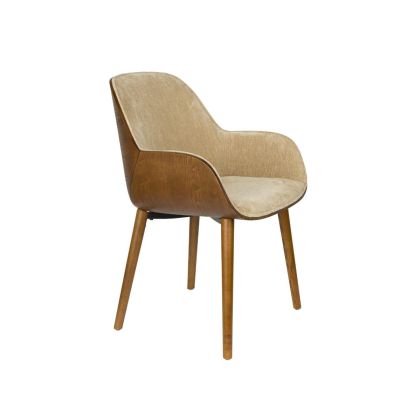 Silla moderna en madera de fresno marrón tapizada en tejido beige.