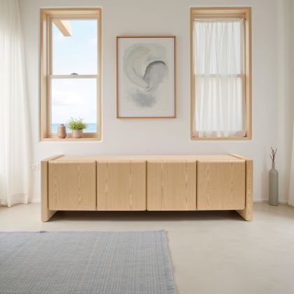 Mueble de TV en chapa de roble natural con 4 puertas.