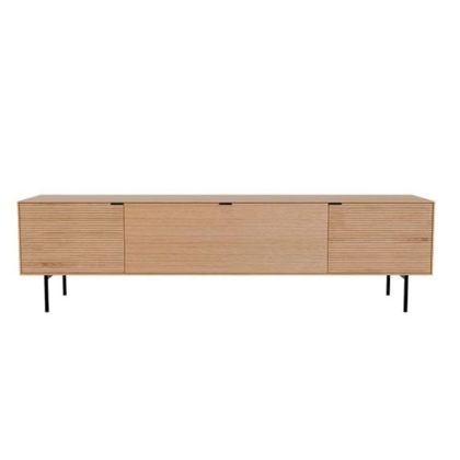 Mueble de TV nórdico en madera maciza de roble natural y patas metálicas en negro.