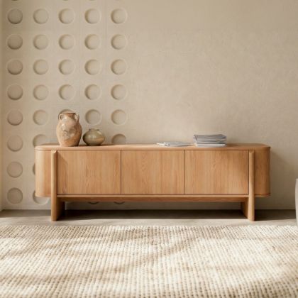 Mueble de TV en melamina acabado madera natural.
