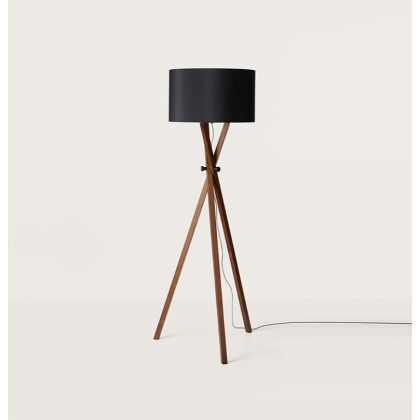 Lámpara de pie nórdico moderno con estructura de madera nogal y pantalla de algodón negro y blanco con detalles en acero.