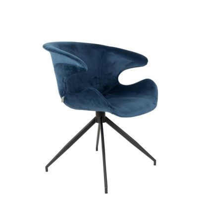 Silla moderna tapizada en tela azul de tacto suave con base de metal negro.