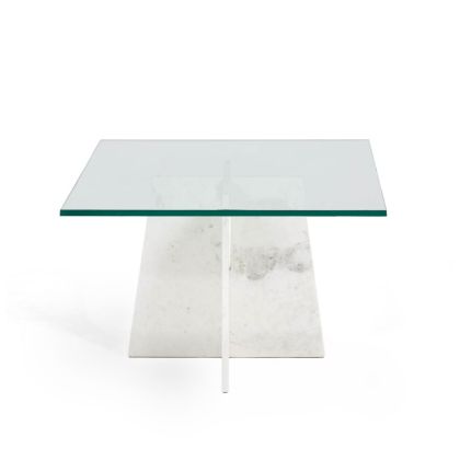 Mesa de centro de diseño moderno con sobre de cristal redondo y base de mármol blanco.