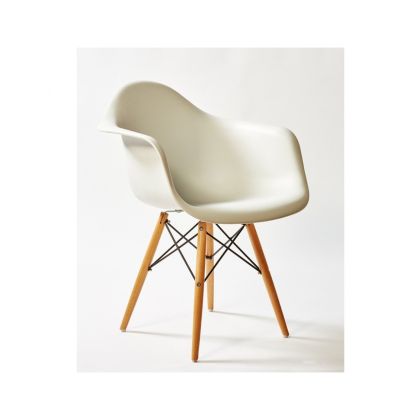Silla Escandinava Blanca con reposabrazos                           