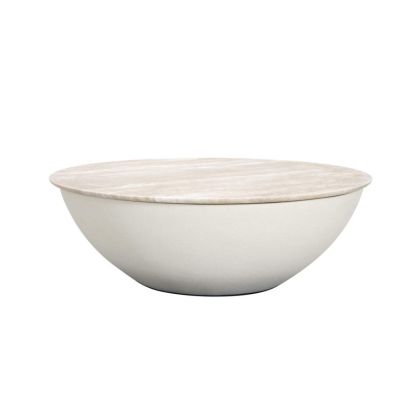 Mesa de centro contemporánea en microcemento blanco y sobre de travertino natural.