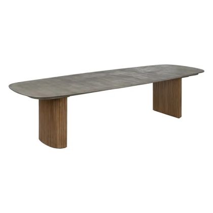 Mesa de comedor nórdica en madera de roble natural y sobre de microcemento gris.