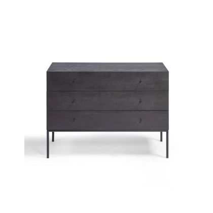 Cómoda de diseño moderno en madera de roble marrón negro y metal negro.