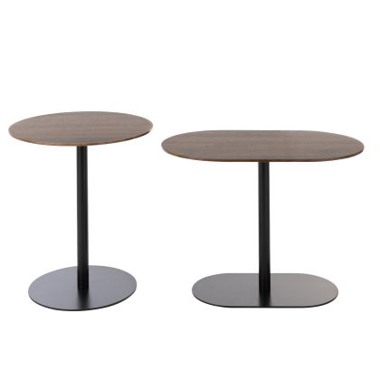 Set de 2 mesas auxiliares en madera marrón oscuro y metal negro.