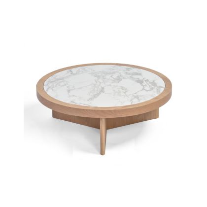 Mesa de centro nórdica moderna en madera de roble alrededor de un sobre de cerámica blanco.
