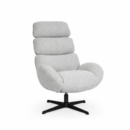 Sillón giratorio moderno tapizado en tejido gris con base de metal negro.