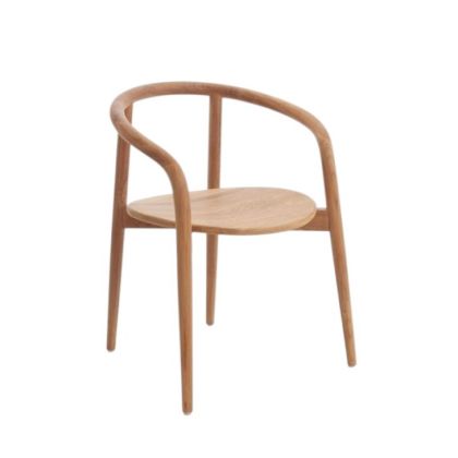 Silla de comedor nórdica en madera natural.