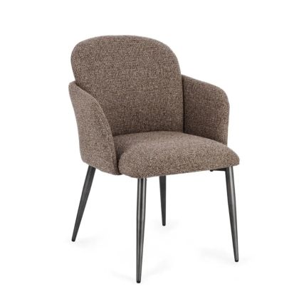 Silla en madera contrachapada tapizado en tejido gris oliva y patas de acero plateado oscuro cepillado.