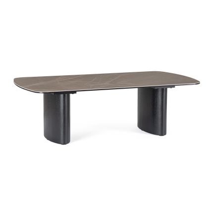 Mesa de centro de diseño moderno con sobre de cerámica marrón y vidrio con una base de roble negro.
