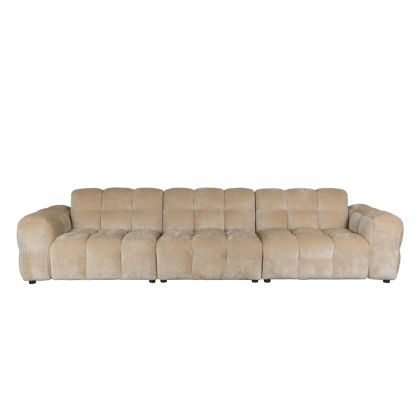 Sofá de 4,5 plazas en madera tapizada en terciopelo beige.