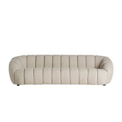 Sofá en madera tapizada en tejido beige.