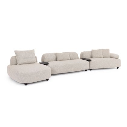 Sofá modular en madera de pino tapizado gris claro con mesa auxiliar en madera de roble y acero negro.