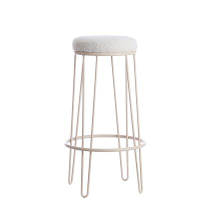 Taburete alto en metal crema tapizado en tela blanca.