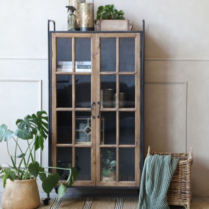 Vitrina en madera de álamo, madera de pino natural y hierro negro.