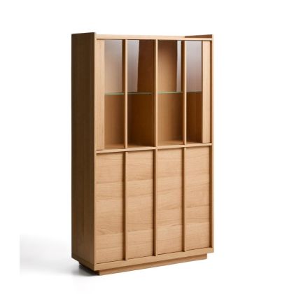 Vitrina en madera de roble natural y cristal.