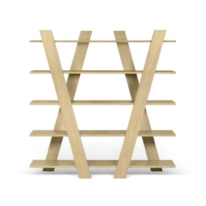 Estantería Wind de Temahome es una estantería de diseño Nórdico con formas diagonales y compuesta por cinco baldas naturales